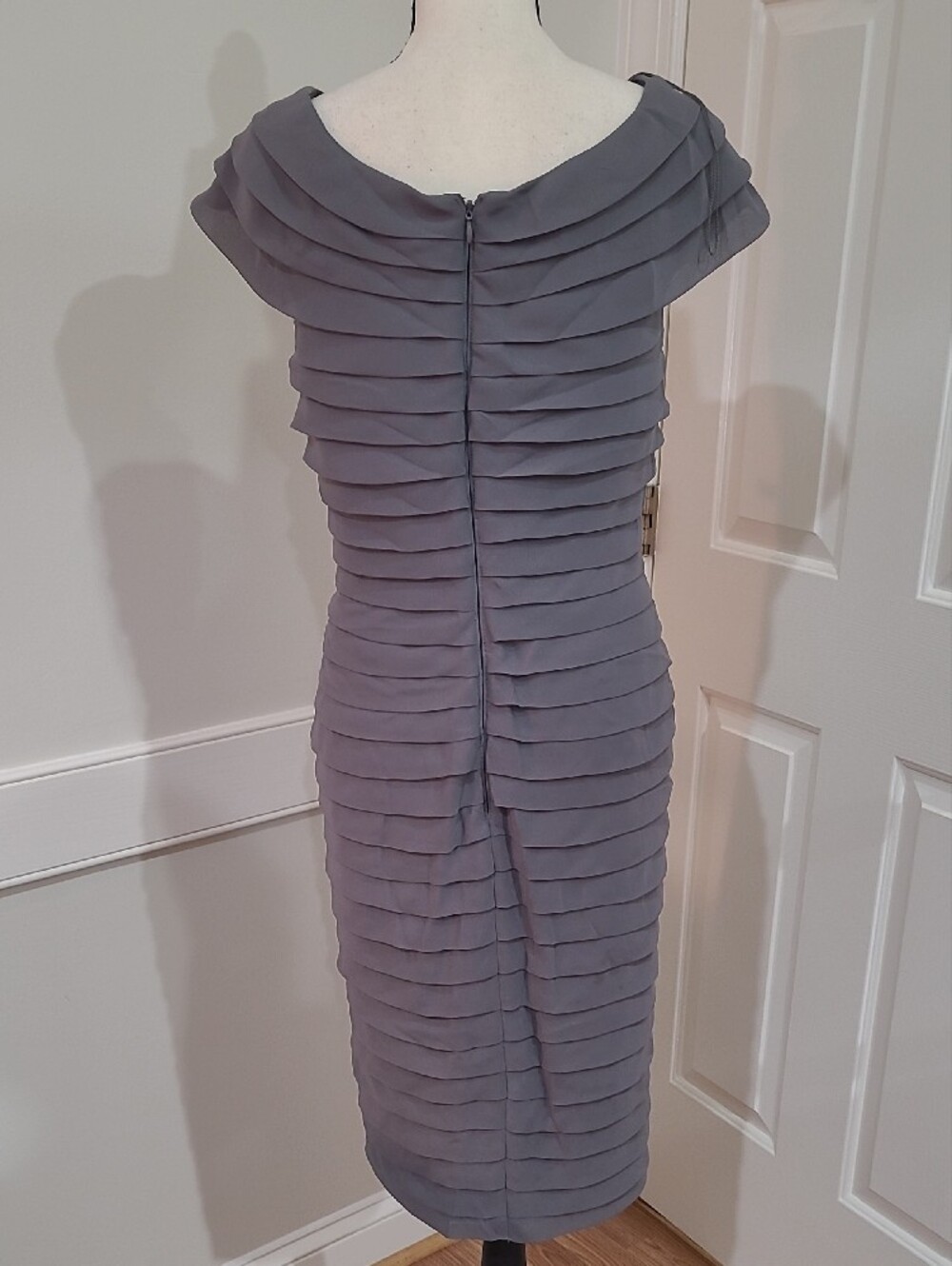 Dress Barn Tiered Shutter-Pleat Gray Shift Dress - Size 20 - Picture 5 of 9